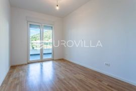 Trogir okolica - dvosoban stan s balkonom i garažnim mjestom  (S 11), Seget, Appartment