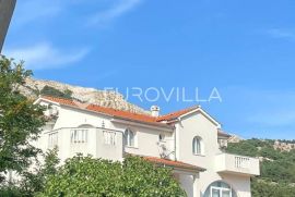 Krk, Jurandvor Baška, prekrasna villa s tri apartmana, Baška, Дом