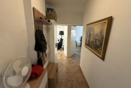 Stan u visokom prizemlju na prodaju, Pula, Istra, Pula, Apartamento