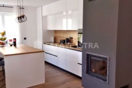 Fažana kuća sa apartmanima, Fažana, بيت