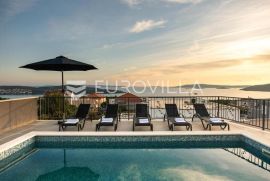 Okolica Trogira - kuća s bazenom i prelijepim pogledom, Seget, Kuća