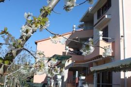 Apartmanska kuća sa pogledom na more, Fažana, Istra, Fažana, Дом