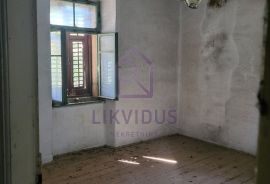 Stara kamena kuća za renovaciju, 200 m2, Kanfanar, Kanfanar, House