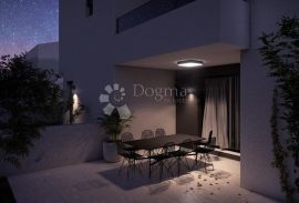 VODICE, luksuzni dvoetažni stan sa vrtom, S1, Vodice, Apartamento