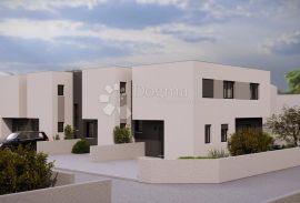 VODICE, luksuzni dvoetažni stan sa vrtom, S1, Vodice, Apartamento