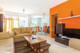 KOSTRENA, stan 2S+DB, 58.65 m2, velika terasa, pogled na more, park mjesto, Kostrena, Apartamento