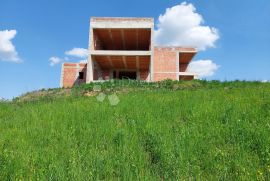 JEDINSTVENO ZEMLJIŠTE SA STAMBENOM ZGRADOM, Štrigova, Tierra