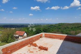 JEDINSTVENO ZEMLJIŠTE SA STAMBENOM ZGRADOM, Štrigova, Tierra