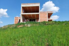 JEDINSTVENO ZEMLJIŠTE SA STAMBENOM ZGRADOM, Štrigova, أرض