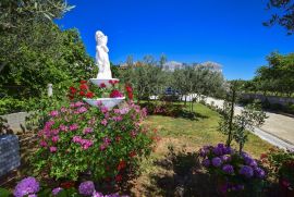 TRIBUNJ APARTMANSKA VILA NA SAMOJ PLAŽI, Tribunj, Kuća