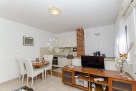 SUPETAR KUĆA 250 M2, Supetar, Famiglia