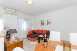 SUPETAR KUĆA 250 M2, Supetar, Famiglia