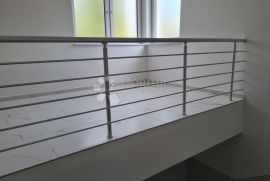 Čikovići, prekrasan dvosobni stan sa galerijiom u nogradnji!!!, Kastav, Wohnung