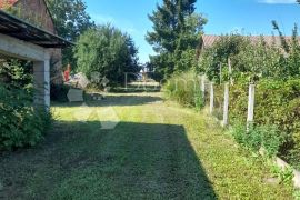 OBITELJSKA KUĆA SA VELIKIM DVORIŠTEM U NEDELIŠĆU, Nedelišće, House