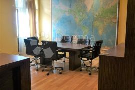 Poslovni prostor-kancelarije u zgradi sa liftom!, Rijeka, Commercial property