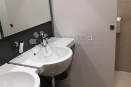 Poslovni prostor-kancelarije u zgradi sa liftom!, Rijeka, Commercial property