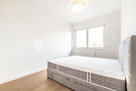 Zagreb, VMD Heinzelova, prekrasan trosoban stan NKP 77 m2, Zagreb, Apartamento