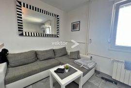 Rastočine, adaptiran 2-soban stan u neboderu, Rijeka, Διαμέρισμα