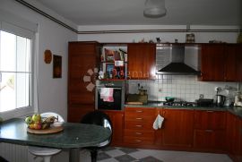 Gračani, prodaja kuće, 300 m² + vrt, Podsljeme, Famiglia