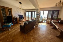 Etaža kuće s predivnim pogledom, Lovran, Appartement