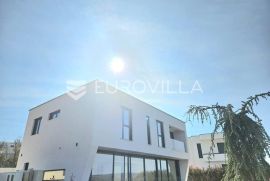 Crikvenica, impozantna vila s pogledom na more NKP 345 m2 s okućnicom 711m2, Crikvenica, Дом