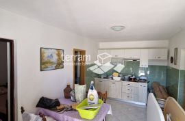 Istra, Medulin, Banjole kuća sa četri stana, okućnica 309m2, #prodaja, Medulin, بيت