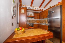 APARTMAN SA GALERIJOM I PREKRASNIM POGLEDOM NA MORE, Crikvenica, Wohnung