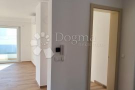 STAN S BAZENOM NA 30M OD MORA - 150m2 - Mandre, otok Pag, Kolan, Appartment