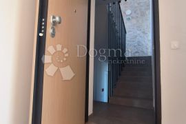 STAN S BAZENOM NA 30M OD MORA - 150m2 - Mandre, otok Pag, Kolan, Apartamento