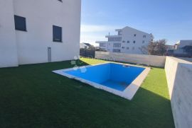 STAN S BAZENOM NA 30M OD MORA - 150m2 - Mandre, otok Pag, Kolan, Appartement