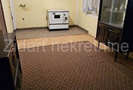 Belegiš, centar kuća 228m2 plac 13 ari, Stara Pazova, Haus