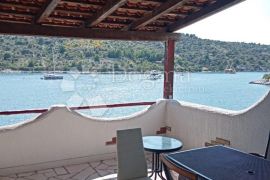 ATRAKTIVAN RESTORAN I 4 APARTMANA, PRVI RED DO MORA, Marina, Σπίτι