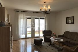 Odlična apartmanska kuća u Loparu, Rab, House