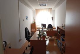 POREČ - CENTAR, poslovni prostor 89 m2 svega 500 m od mora, Poreč, Commercial property