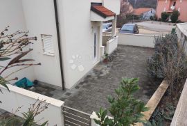 PRILIKA - APARTMAN SA BAZENOM I VLASTITIM VRTOM, Dobrinj, Διαμέρισμα