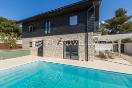 Istra, Premantura - kuća skandinavskog dizajna s bazenom i saunom, Medulin, Famiglia
