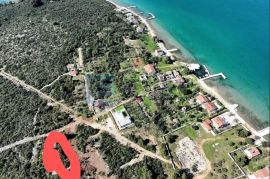 PRODAJA građevinsko zemljište 3064 m2 na otoku, 200 m od mora, Sveti Filip I Jakov, Γη