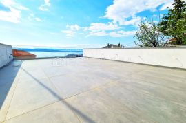 MODERNI STAN SA KROVNOM TERASOM I KRASNIM POGLEDOM, Crikvenica, Appartment