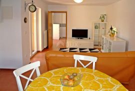 ISTRA, ROVINJ - Apartmanska kuća, 200 m od mora, Rovinj, بيت