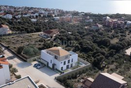 OTOK PAG, MANDRE, dvoetažni penthouse s bazenom i krovnom terasom, Kolan, Apartamento