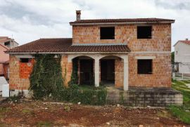 Kuća Prodaje se kuća u Puli, Pula, Casa