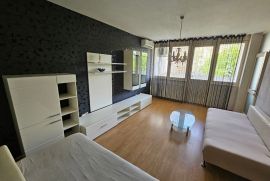 Zagreb/ Prečko 60m2, dvosoban, 3.kat, zgrada na tram.stanici, Trešnjevka - Jug, Appartement