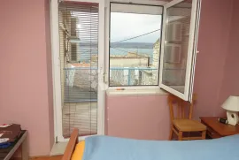 SELCE, manja obiteljska kuća u centru, Crikvenica, Haus