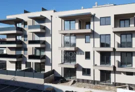 Poreč, okolica, atraktivan stan na prvom katu nedaleko od mora!, Poreč, Appartement