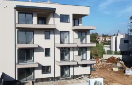 Poreč, okolica, atraktivan stan na prvom katu nedaleko od mora!, Poreč, Appartement