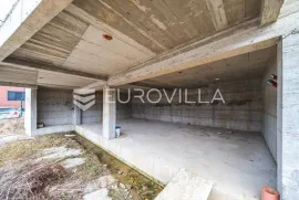 Zagreb, Maksimir, rohbau zgrada GBP 399,94 m2, četiri stambene jedinice, građevinska dozvola, Zagreb, Commercial property