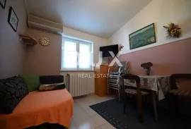 ISTRA, ŠTINJAN Apartmanska kuća s pogledom na more!, Pula, Famiglia