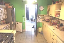 ISTRA, KAVRAN Kuća s apartanom, dvorištem i garažom - BLIZINA MORA!!, Marčana, House