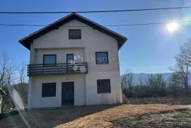 KUĆA U PRIRODI I UCRTANI OBJEKT S POGLEDOM VELEBIT, Gospić - Okolica, Casa