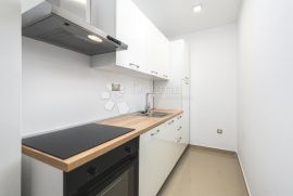 Prvi red do mora, Novigrad, Apartamento